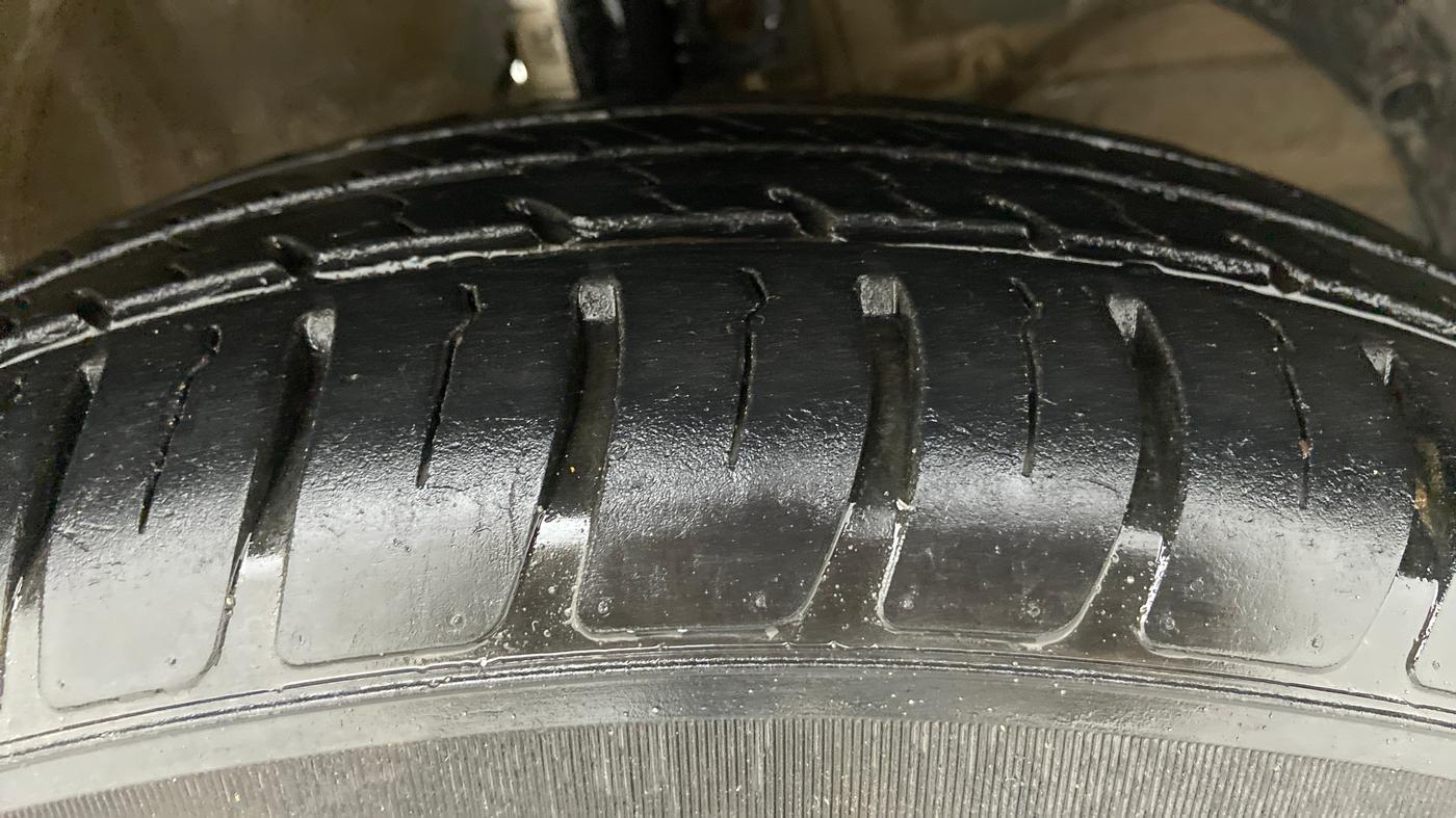 2020 Maruti Swift LXI D, Petrol, Manual, 16,757 km, Right Front Tyre Tread