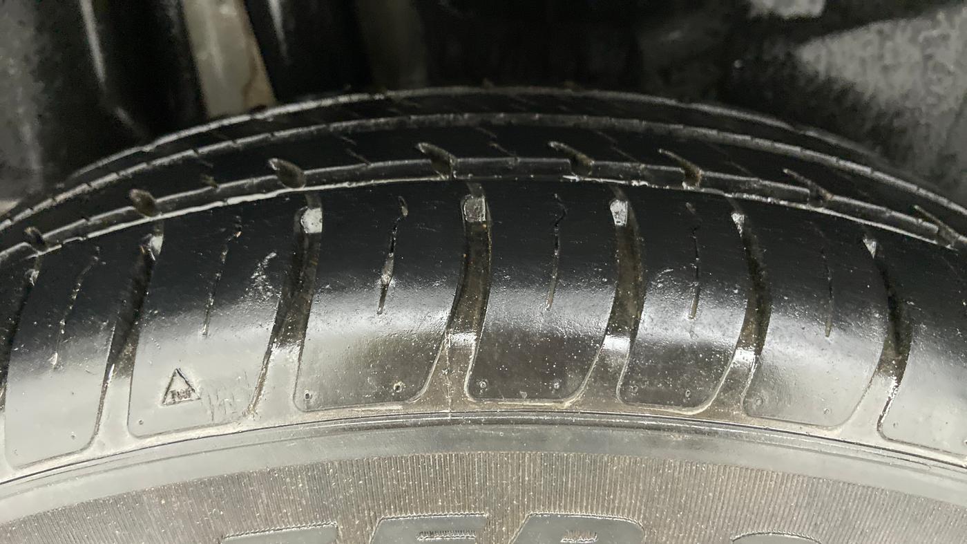 2020 Maruti Swift LXI D, Petrol, Manual, 16,757 km, Right Rear Tyre Tread