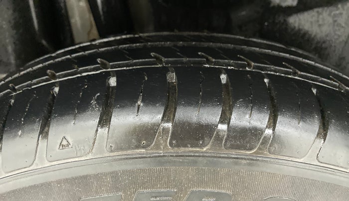 2020 Maruti Swift LXI D, Petrol, Manual, 16,757 km, Right Rear Tyre Tread