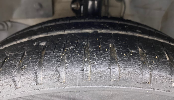 2012 Honda Brio S(O) MT, Petrol, Manual, 94,943 km, Left Front Tyre Tread
