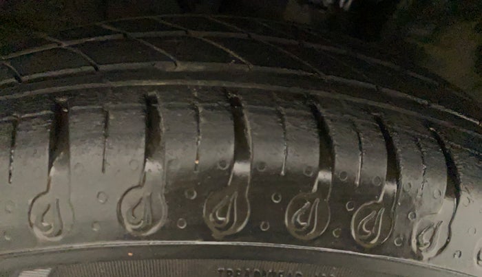 2020 Renault Kwid RXT 1.0 (O), Petrol, Manual, 28,686 km, Right Rear Tyre Tread
