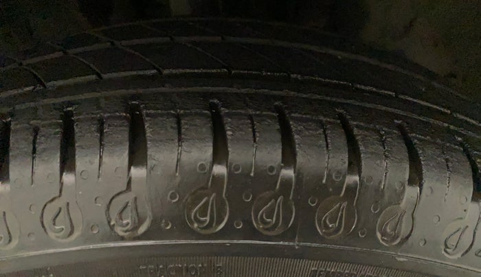 2020 Renault Kwid RXT 1.0 (O), Petrol, Manual, 28,686 km, Right Front Tyre Tread