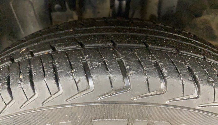 2018 Renault Kwid CLIMBER 1.0, Petrol, Manual, 36,763 km, Left Front Tyre Tread