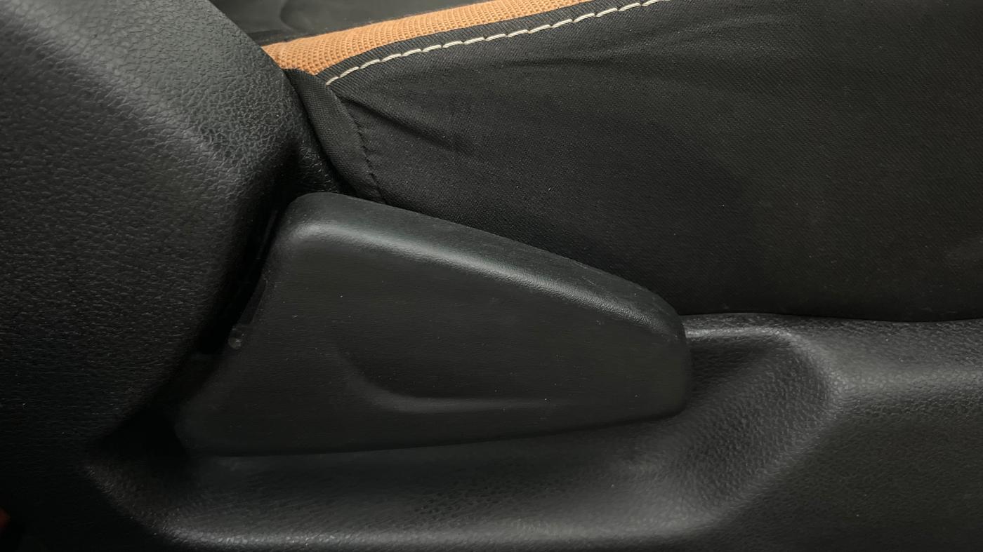 2021 Renault Kwid CLIMBER 1.0 AMT (O), Petrol, Automatic, 31,560 km, Driver Side Adjustment Panel