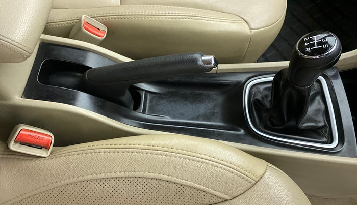 2016 Maruti Ciaz ZDI+ SHVS, Diesel, Manual, 81,311 km, Gear Lever