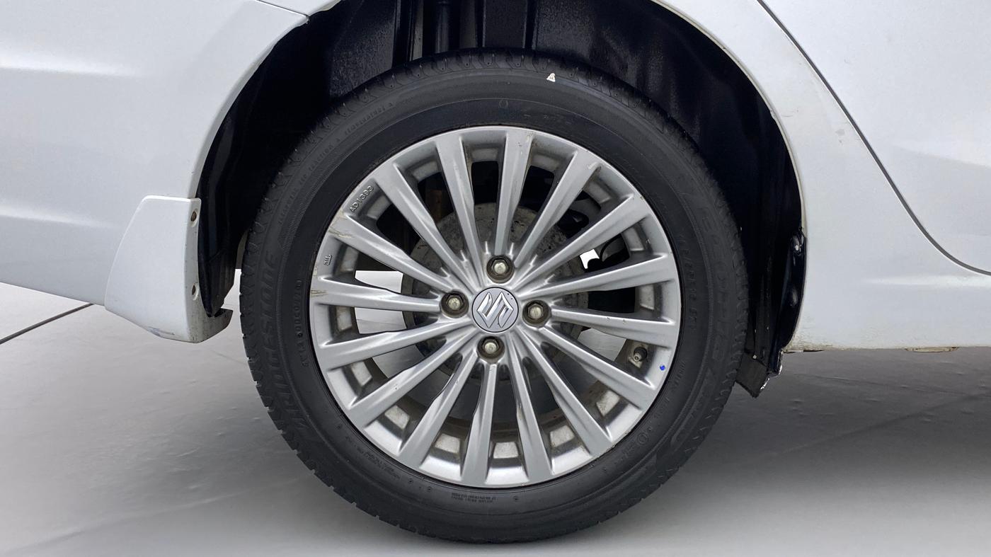 2016 Maruti Ciaz ZDI+ SHVS, Diesel, Manual, 81,311 km, Right Rear Wheel