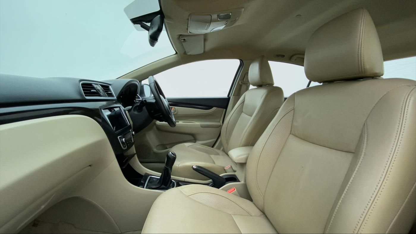 2016 Maruti Ciaz ZDI+ SHVS, Diesel, Manual, 81,311 km, Right Side Front Door Cabin