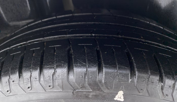 2016 Maruti Ciaz ZDI+ SHVS, Diesel, Manual, 81,311 km, Right Rear Tyre Tread