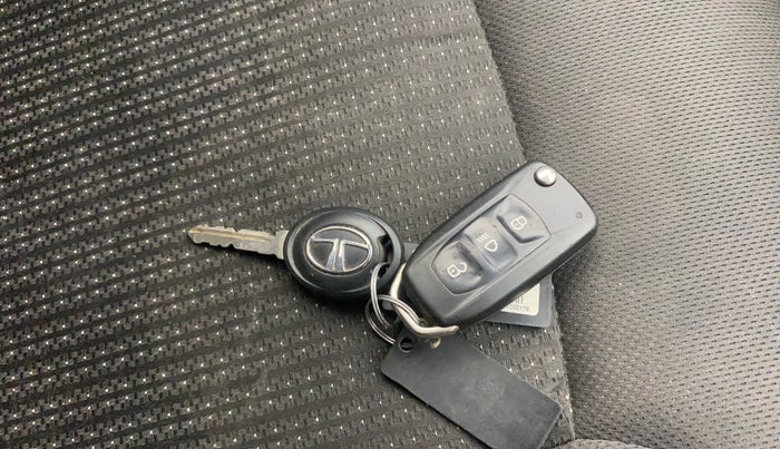 2017 Tata TIGOR XZ (O) PETROL, Petrol, Manual, 1,34,427 km, Key Close Up