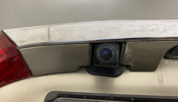 2018 Toyota Corolla Altis VL CVT PETROL, Petrol, Automatic, 1,24,098 km, Parking Camera