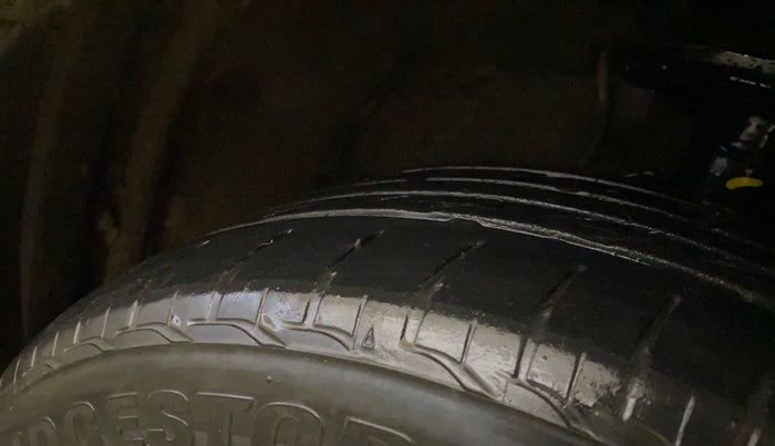 2018 Toyota Corolla Altis VL CVT PETROL, Petrol, Automatic, 1,24,098 km, Right Front Tyre Tread