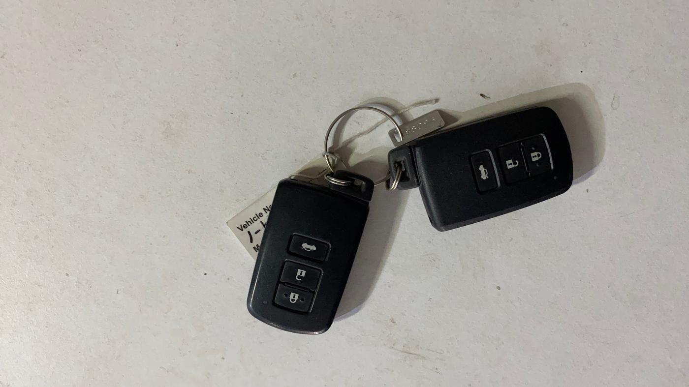 2018 Toyota Corolla Altis VL CVT PETROL, Petrol, Automatic, 1,24,098 km, Key Close Up