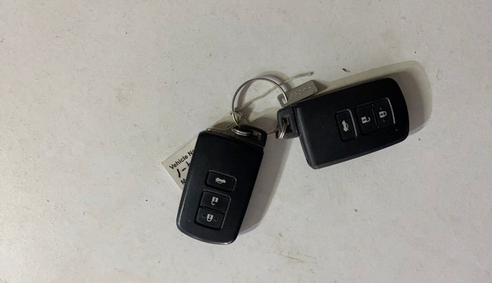 2018 Toyota Corolla Altis VL CVT PETROL, Petrol, Automatic, 1,24,098 km, Key Close Up