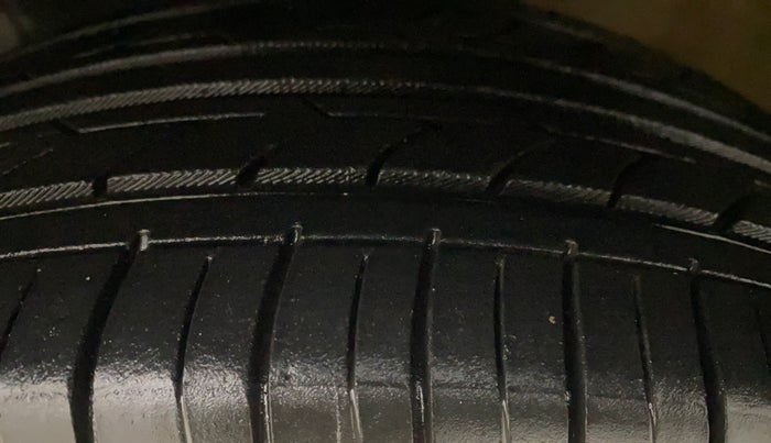 2016 Volkswagen Ameo HIGHLINE1.2L, Petrol, Manual, 66,761 km, Left Front Tyre Tread