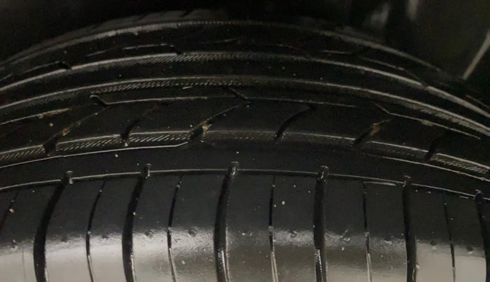 2016 Volkswagen Ameo HIGHLINE1.2L, Petrol, Manual, 66,761 km, Left Rear Tyre Tread