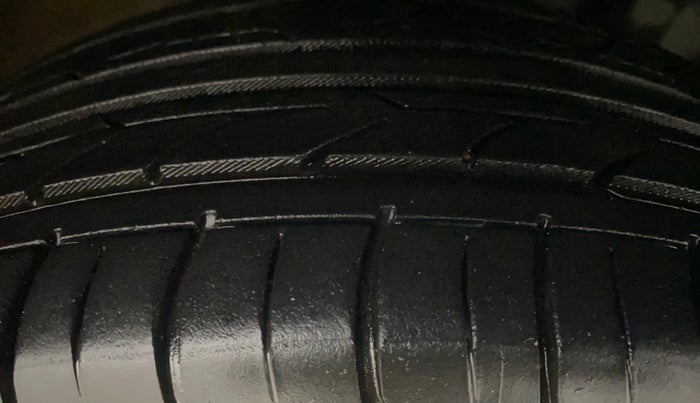 2016 Volkswagen Ameo HIGHLINE1.2L, Petrol, Manual, 66,761 km, Right Front Tyre Tread