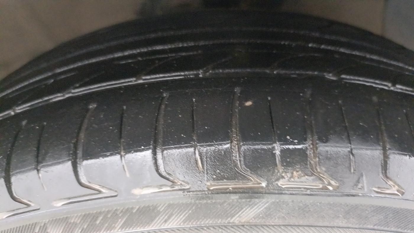 2019 Hyundai Xcent SX 1.2, CNG, Manual, 1,11,588 km, Right Front Tyre Tread