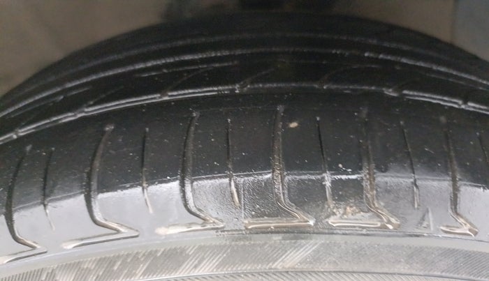 2019 Hyundai Xcent SX 1.2, CNG, Manual, 1,11,588 km, Right Front Tyre Tread