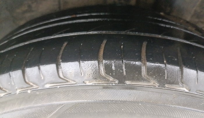 2019 Hyundai Xcent SX 1.2, CNG, Manual, 1,11,588 km, Left Rear Tyre Tread