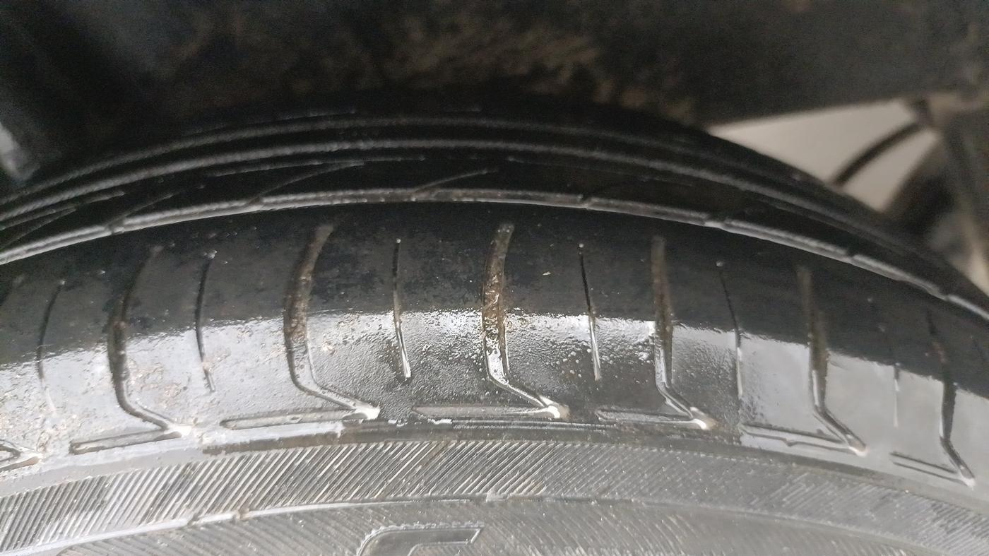 2019 Hyundai Xcent SX 1.2, CNG, Manual, 1,11,588 km, Right Rear Tyre Tread