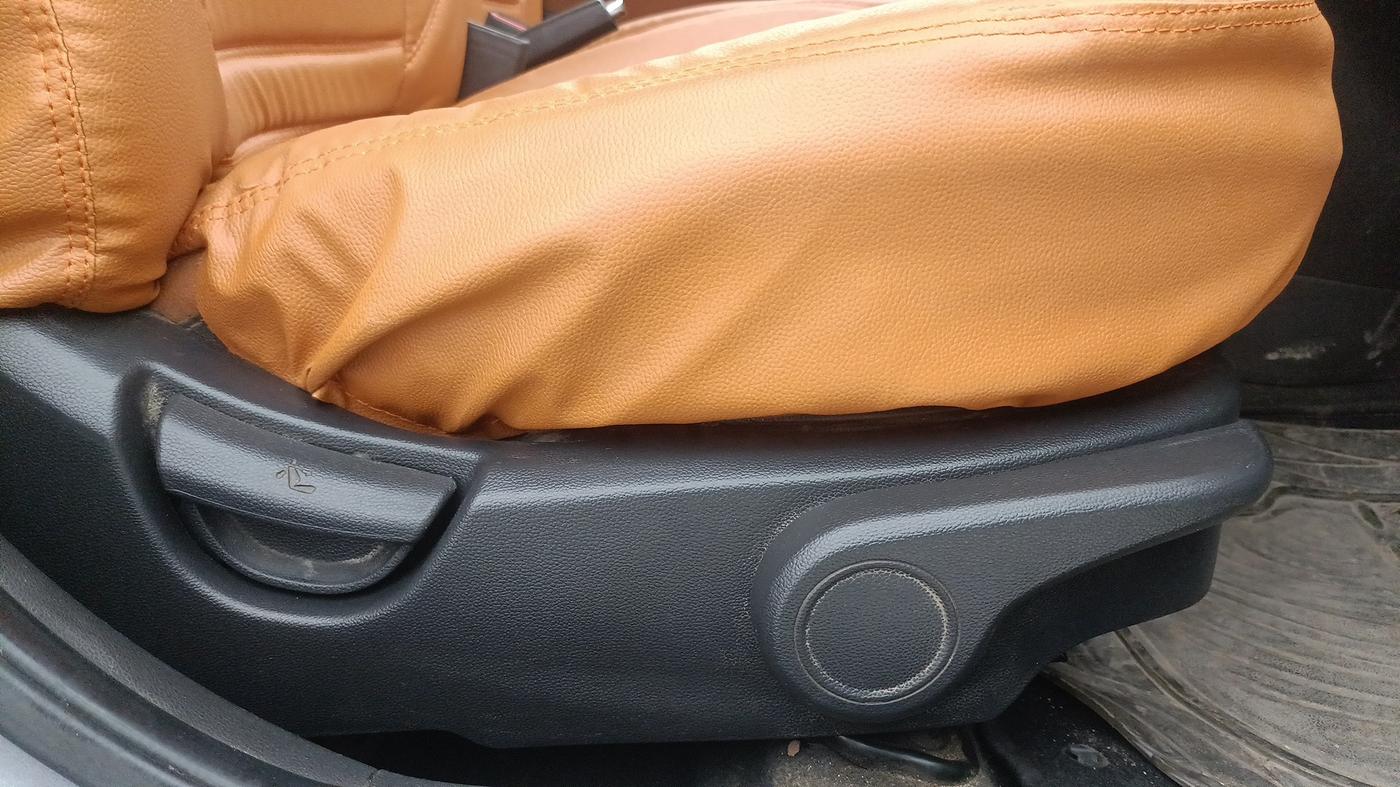 2019 Hyundai Xcent SX 1.2, CNG, Manual, 1,11,588 km, Driver Side Adjustment Panel