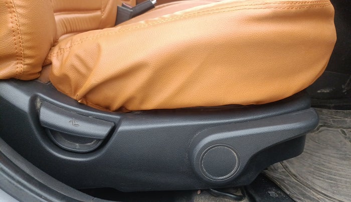 2019 Hyundai Xcent SX 1.2, CNG, Manual, 1,11,588 km, Driver Side Adjustment Panel