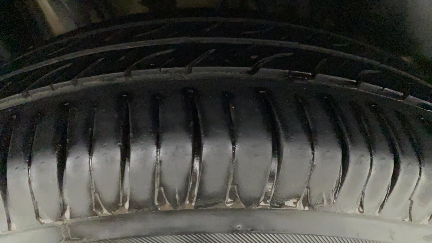 2017 Maruti Dzire ZDI PLUS AMT, Diesel, Automatic, 66,825 km, Left Front Tyre Tread