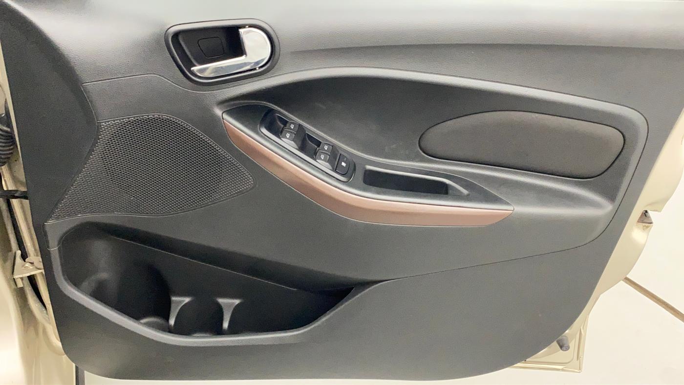 2018 Ford FREESTYLE TITANIUM + 1.2 TI-VCT, Petrol, Manual, 35,175 km, Driver Side Door Panels Controls