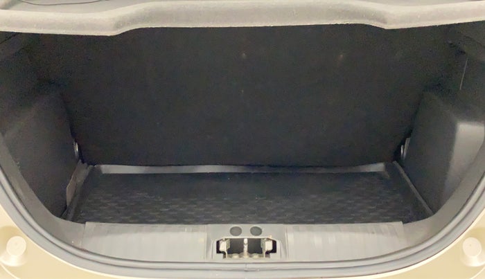 2018 Ford FREESTYLE TITANIUM + 1.2 TI-VCT, Petrol, Manual, 35,175 km, Boot Inside View