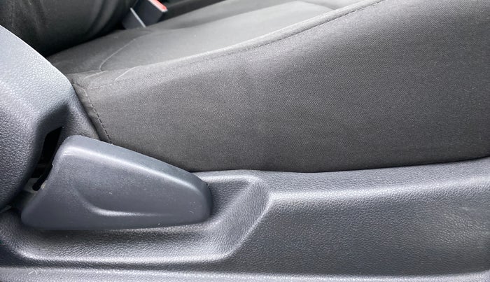 2017 Renault Kwid RXT 1.0 EASY-R AT OPTION, Petrol, Automatic, 40,219 km, Driver Side Adjustment Panel