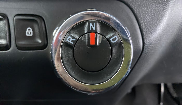 2017 Renault Kwid RXT 1.0 EASY-R AT OPTION, Petrol, Automatic, 40,219 km, Gear Lever