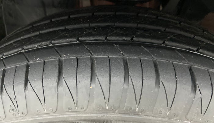 2021 Renault Kiger RXZ CVT 1.0 TURBO DUAL TONE, Petrol, Automatic, 9,980 km, Left Front Tyre Tread