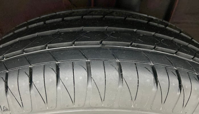 2021 Renault Kiger RXZ CVT 1.0 TURBO DUAL TONE, Petrol, Automatic, 9,980 km, Left Rear Tyre Tread