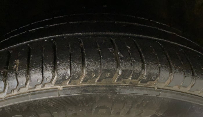 2023 Hyundai NEW I20 ASTA (O) 1.2 IVT, Petrol, Automatic, 26,119 km, Right Front Tyre Tread