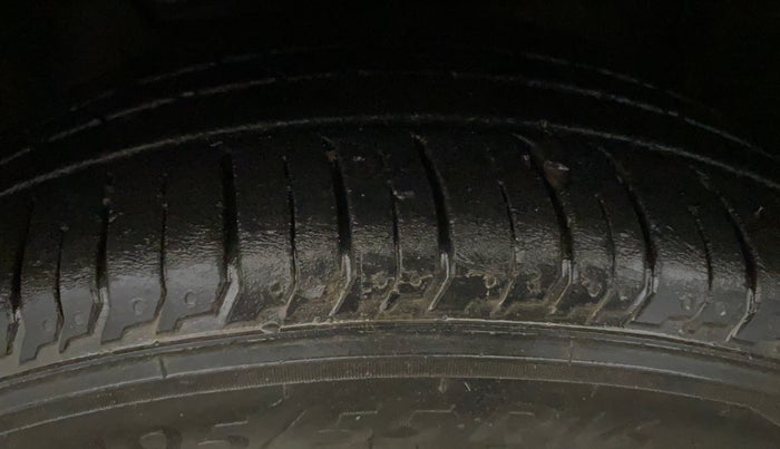 2023 Hyundai NEW I20 ASTA (O) 1.2 IVT, Petrol, Automatic, 26,119 km, Left Front Tyre Tread