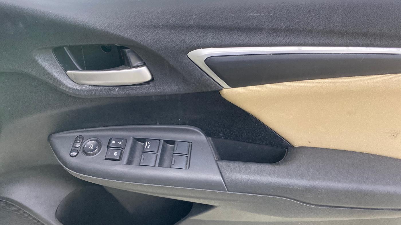 2022 Honda Jazz 1.2L I-VTEC VX CVT, Petrol, Automatic, 51,587 km, Driver Side Door Panels Control