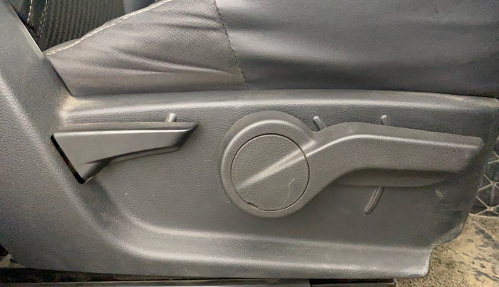 2022 Mahindra Thar LX PETROL HT 4WD AT, Petrol, Automatic, 20,633 km, Driver Side Adjustment Panel