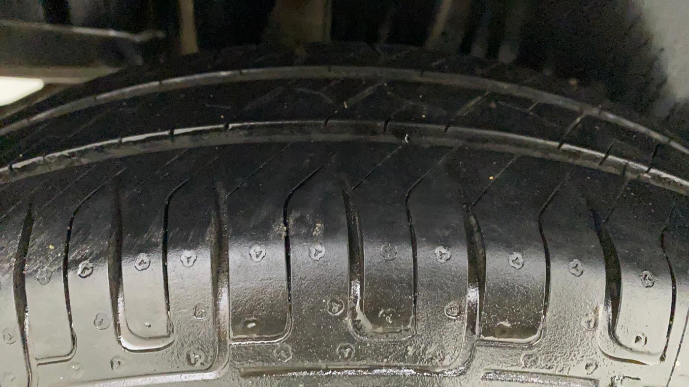2015 Maruti Swift VXI, Petrol, Manual, 64,732 km, Right Rear Tyre Tread