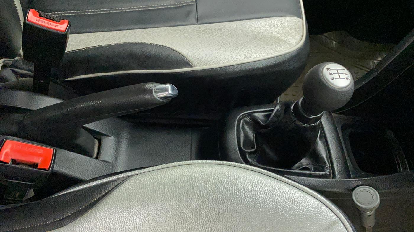 2015 Maruti Swift VXI, Petrol, Manual, 64,732 km, Gear Lever