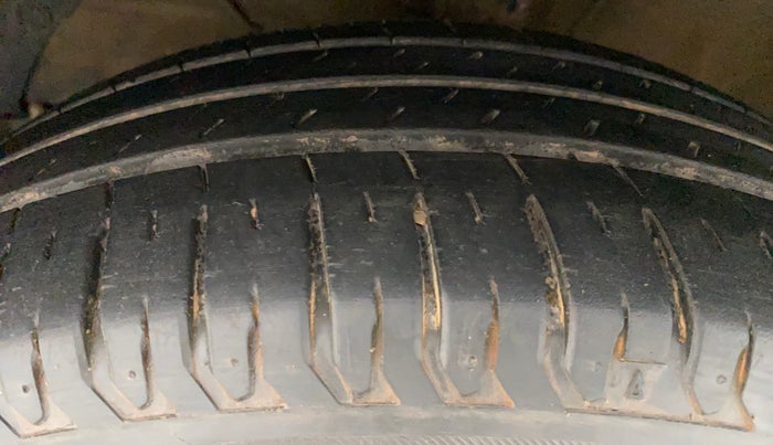 2019 Maruti Dzire ZXI AMT, Petrol, Automatic, 17,201 km, Left Front Tyre Tread