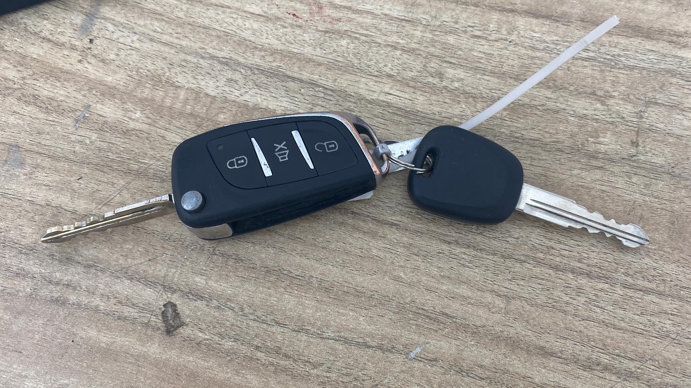 2020 Maruti Swift LXI, Petrol, Manual, 32,750 km, Key Close Up
