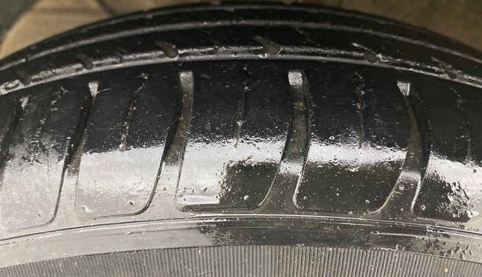 2020 Maruti Swift LXI, Petrol, Manual, 32,747 km, Left Front Tyre Tread