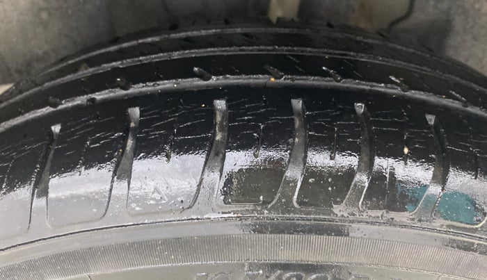 2020 Maruti Swift LXI, Petrol, Manual, 32,747 km, Left Rear Tyre Tread