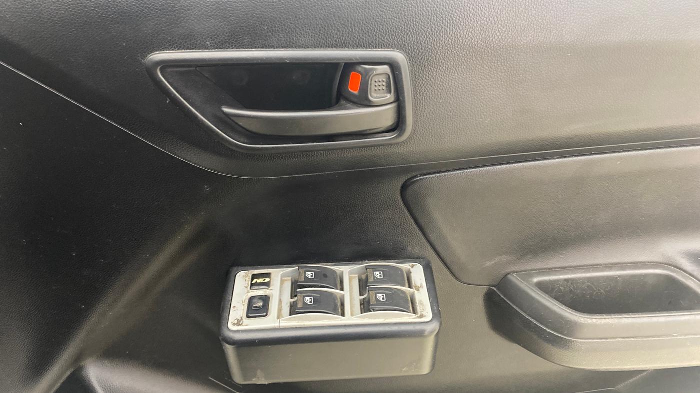2020 Maruti Swift LXI, Petrol, Manual, 32,750 km, Driver Side Door Panels Control