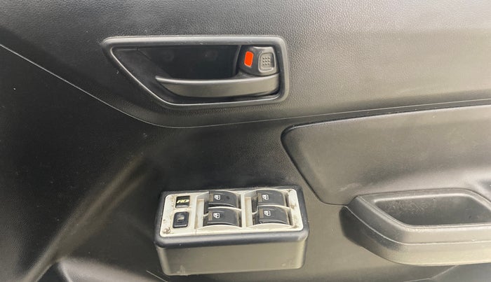 2020 Maruti Swift LXI, Petrol, Manual, 32,747 km, Driver Side Door Panels Control