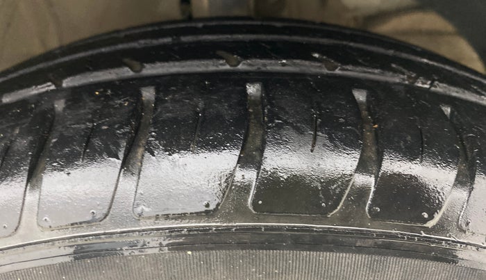 2020 Maruti Swift LXI, Petrol, Manual, 32,747 km, Right Front Tyre Tread