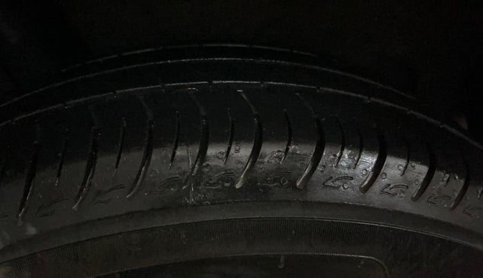 2017 Maruti Baleno DELTA PETROL 1.2, Petrol, Manual, 63,633 km, Right Rear Tyre Tread