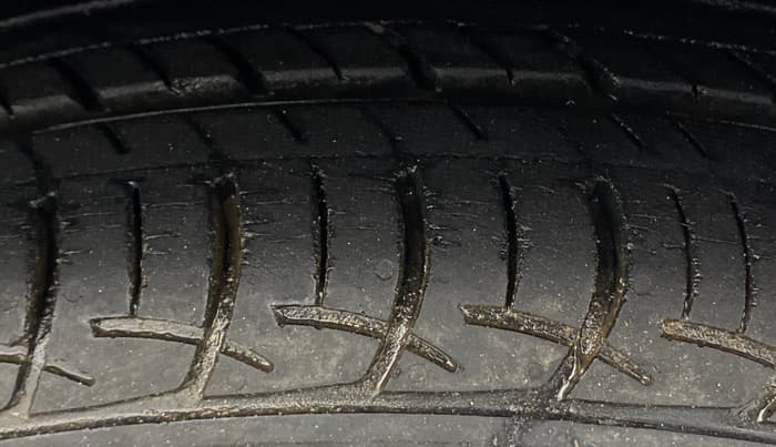 2018 Maruti Baleno DELTA PETROL 1.2, Petrol, Manual, 16,583 km, Right Front Tyre Tread