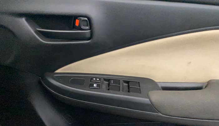 2022 Toyota Glanza E, Petrol, Manual, 71,208 km, Driver Side Door Panels Control