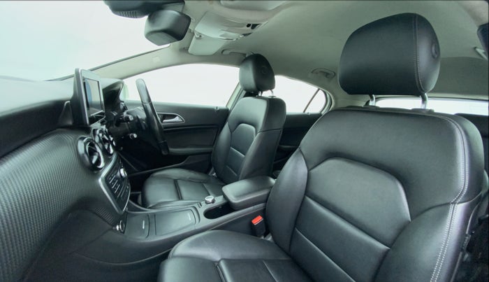 2015 Mercedes Benz GLA Class 200 CDI STYLE, Diesel, Automatic, 82,597 km, Right Side Front Door Cabin